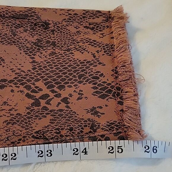 🦋 EASEL Distressed Skinny Jeans ANIMAL print size S (26) Jr's. - Picture 14 of 14